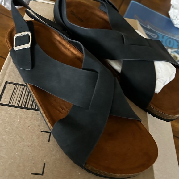 Sandals - Picture 1 of 2